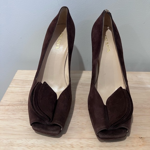 Authentic Brown Suede Prada Pumps Size 38 - Picture 3 of 6